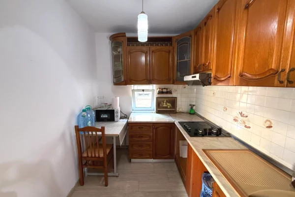 Shtepi ne shitje Apartament ne Tirane, 2+1, Mobilimi E mobiluar, Pagesa 140,000  Euro.