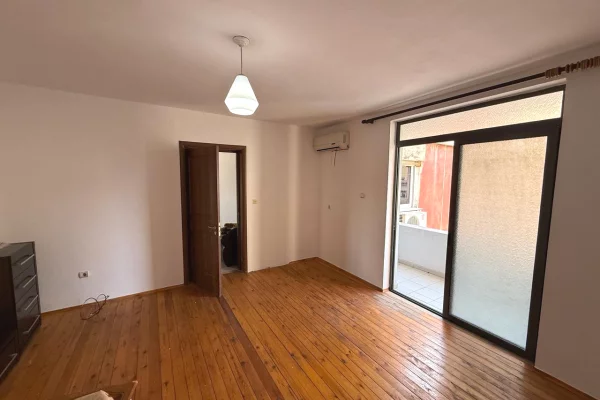 Shtepi ne shitje Apartament ne Tirane, 2+1, Mobilimi E mobiluar, Pagesa 140,000  Euro.