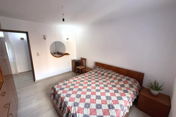 Shtepi ne shitje Apartament ne Tirane, 2+1, Mobilimi E mobiluar, Pagesa 140,000  Euro.