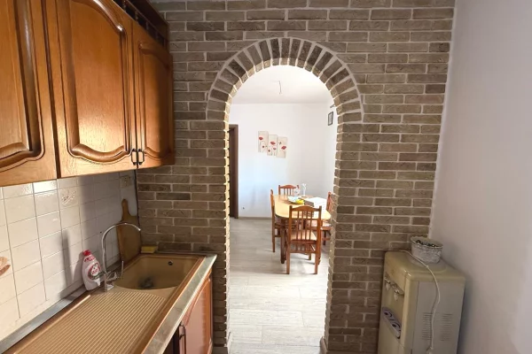 Shtepi ne shitje Apartament ne Tirane, 2+1, Mobilimi E mobiluar, Pagesa 140,000  Euro.