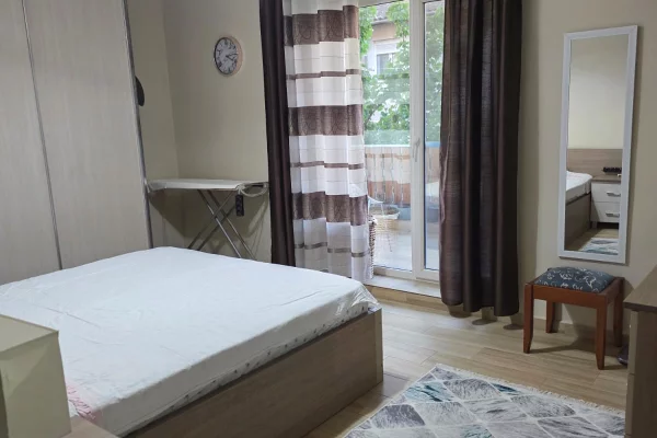 Shtepi me qera Apartament ne Tirane, 2+1, Mobilimi E mobiluar, Pagesa 600  Euro.