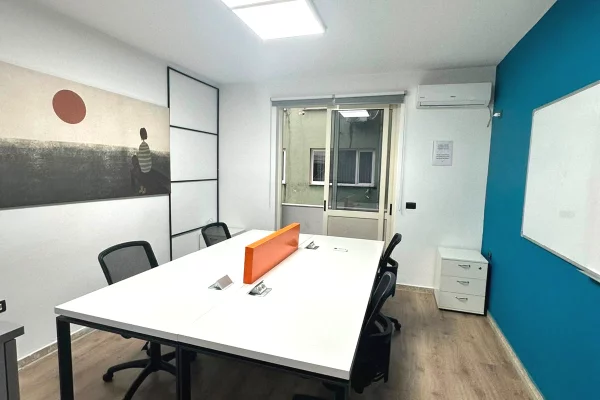 Ambient biznesi me qera 3+1 ne Tirane - 220,000 Leke