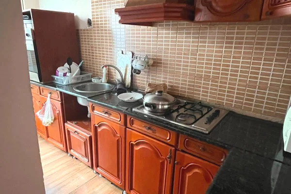 Shtepi me qera Apartament ne Tirane, 2+1, Mobilimi E mobiluar, Pagesa 50,000  Leke.