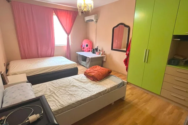 Shtepi me qera Apartament ne Tirane, 2+1, Mobilimi E mobiluar, Pagesa 50,000  Leke.