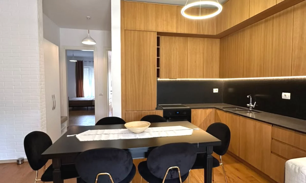 Shtepi me qera Apartament ne Tirane, 2+1, Mobilimi E mobiluar, Pagesa 1,200  Euro.
