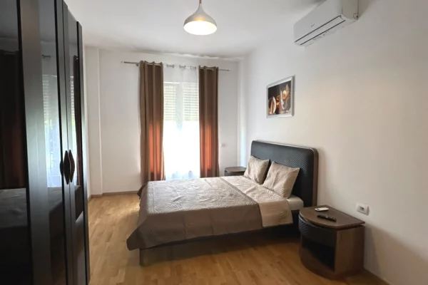 Shtepi me qera Apartament ne Tirane, 2+1, Mobilimi E mobiluar, Pagesa 1,200  Euro.