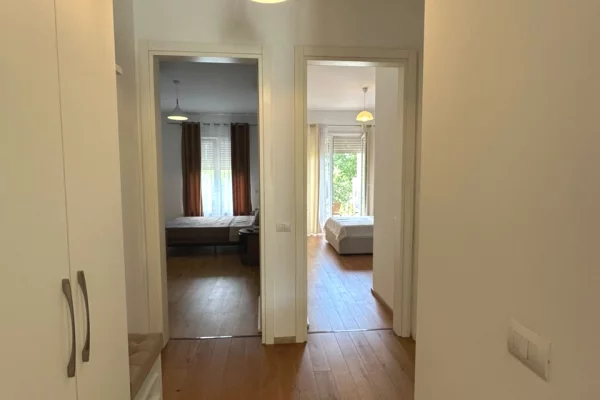 Shtepi me qera Apartament ne Tirane, 2+1, Mobilimi E mobiluar, Pagesa 1,200  Euro.