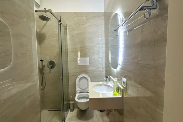 Shtepi me qera Apartament ne Tirane, 2+1, Mobilimi E mobiluar, Pagesa 1,200  Euro.