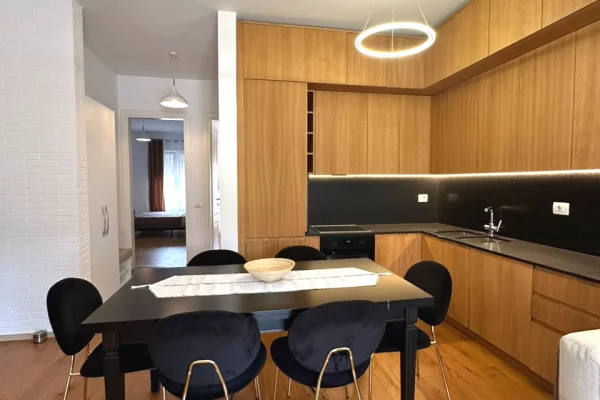JEPET ME QIRA APARTAMENT 2+1+2 ME 2 POSTE PARKIMI