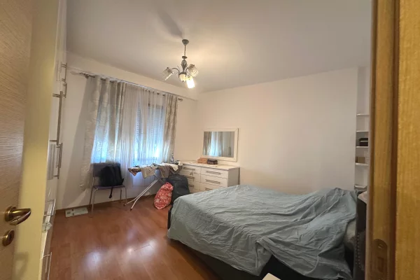 Shtepi me qera Apartament ne Tirane, 1+1, Mobilimi E mobiluar, Pagesa 500  Euro.