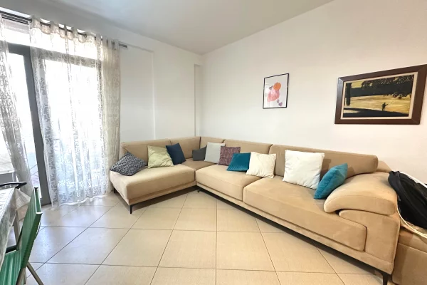 Shtepi me qera Apartament ne Tirane, 1+1, Mobilimi E mobiluar, Pagesa 500  Euro.