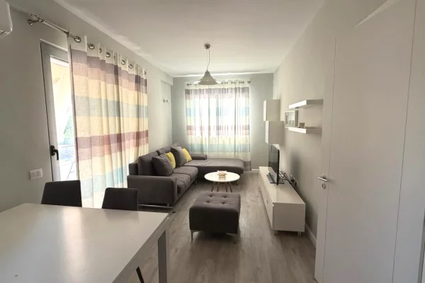 Shtepi me qera 2+1 ne Tirane - 65,000 Leke