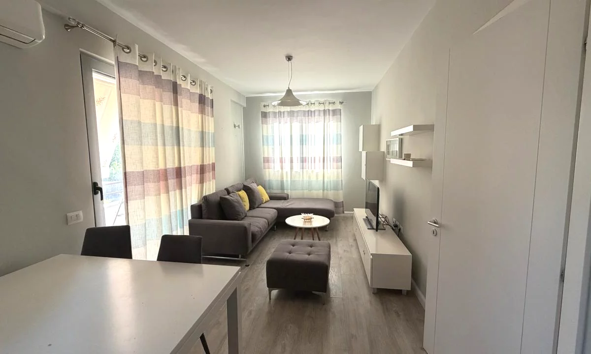 Shtepi me qera Apartament ne Tirane, 2+1, Mobilimi E mobiluar, Pagesa 65,000  Leke.