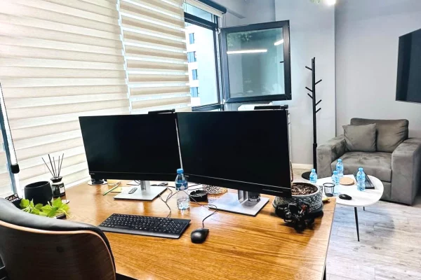 Ambient biznesi me qera 3+1 ne Tirane - 2,000 Euro