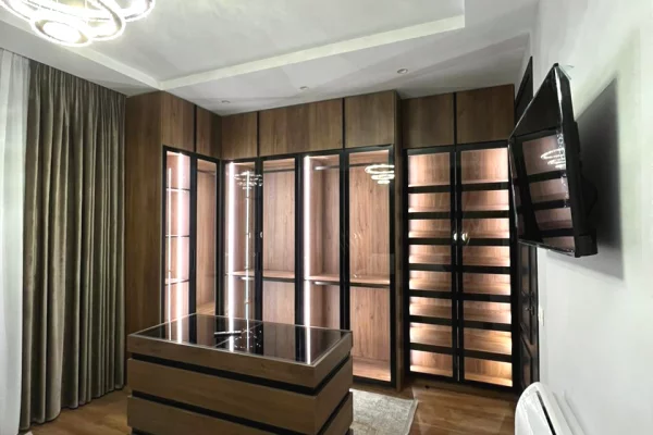 Shtepi me qera Apartament ne Tirane, 2+1, Mobilimi E mobiluar, Pagesa 1,200  Euro.