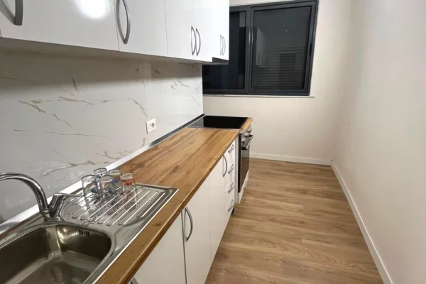 Shtepi me qera Apartament ne Tirane, 2+1, Mobilimi E mobiluar, Pagesa 45,000  Leke.