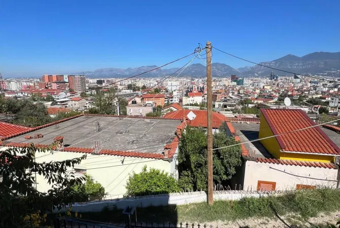 Shtepi ne shitje Vila Luksoze ne Tirane, 2+1, Mobilimi E mobiluar, Pagesa 260,000  Euro.