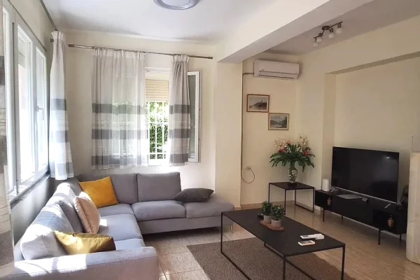Shtepi me qera Shtepi Private ne Tirane, 2+1, Mobilimi E mobiluar, Pagesa 650  Euro.