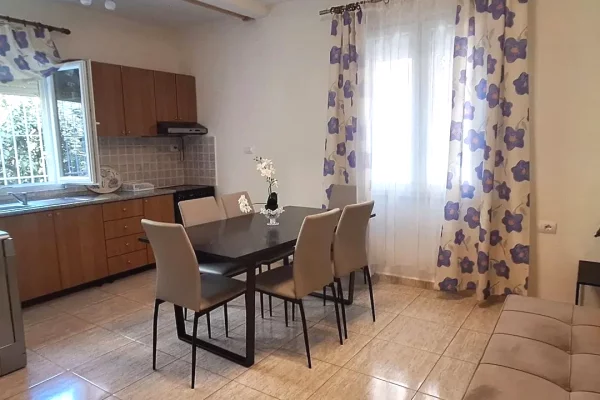 Shtepi me qera Shtepi Private ne Tirane, 2+1, Mobilimi E mobiluar, Pagesa 650  Euro.