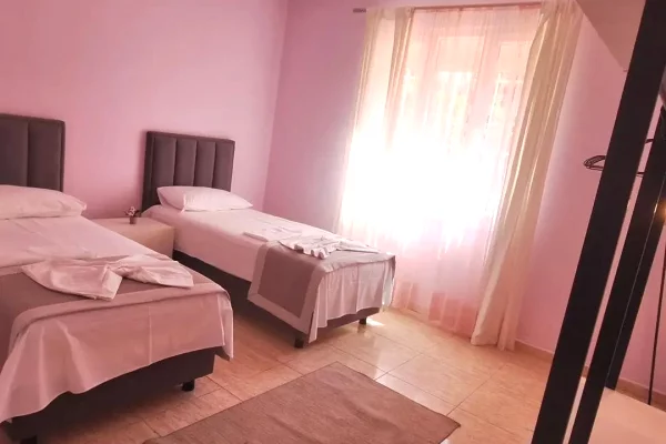 Shtepi me qera Shtepi Private ne Tirane, 2+1, Mobilimi E mobiluar, Pagesa 650  Euro.