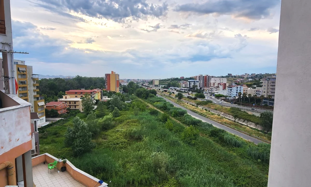 Shtepi ne shitje Apartament ne Durres, 2+1, Mobilimi E mobiluar, Pagesa 159,000  Euro.
