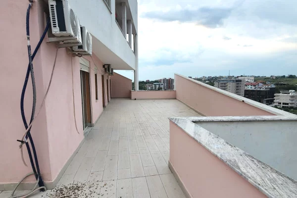 Shtepi ne shitje Apartament ne Durres, 2+1, Mobilimi E mobiluar, Pagesa 159,000  Euro.