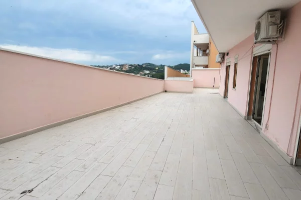 Shtepi ne shitje Apartament ne Durres, 2+1, Mobilimi E mobiluar, Pagesa 159,000  Euro.