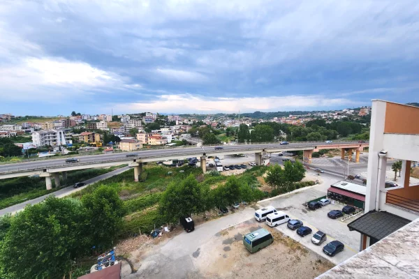 Shtepi ne shitje Apartament ne Durres, 2+1, Mobilimi E mobiluar, Pagesa 159,000  Euro.