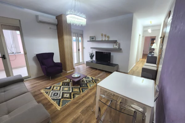 Shtepi ne shitje Apartament ne Durres, 2+1, Mobilimi E mobiluar, Pagesa 159,000  Euro.