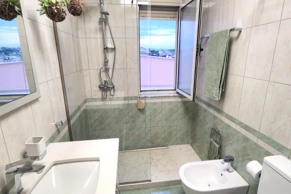 Shtepi ne shitje Apartament ne Durres, 2+1, Mobilimi E mobiluar, Pagesa 159,000  Euro.
