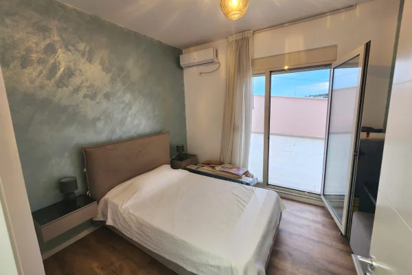 Shtepi ne shitje Apartament ne Durres, 2+1, Mobilimi E mobiluar, Pagesa 159,000  Euro.