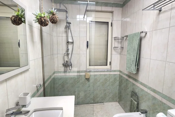 Shtepi ne shitje Apartament ne Durres, 2+1, Mobilimi E mobiluar, Pagesa 159,000  Euro.