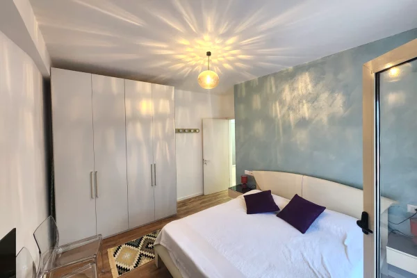 Shtepi ne shitje Apartament ne Durres, 2+1, Mobilimi E mobiluar, Pagesa 159,000  Euro.