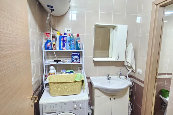 Shtepi ne shitje Apartament ne Durres, 2+1, Mobilimi E mobiluar, Pagesa 125,000  Euro.