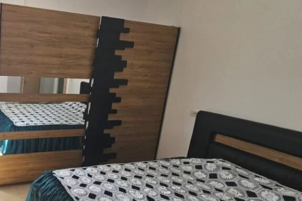 Shtepi ne shitje Apartament ne Durres, 2+1, Mobilimi E mobiluar, Pagesa 125,000  Euro.