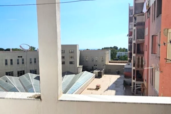 Shtepi ne shitje Apartament ne Durres, 2+1, Mobilimi E mobiluar, Pagesa 125,000  Euro.