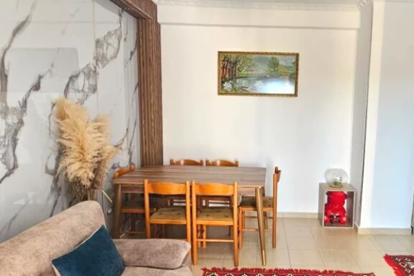 Shtepi ne shitje Apartament ne Durres, 2+1, Mobilimi E mobiluar, Pagesa 125,000  Euro.