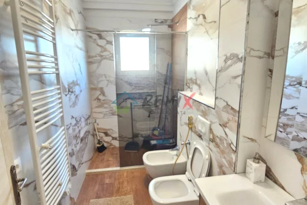 Shtepi ne shitje Apartament ne Durres, 2+1, Mobilimi E mobiluar, Pagesa 145,000  Euro.