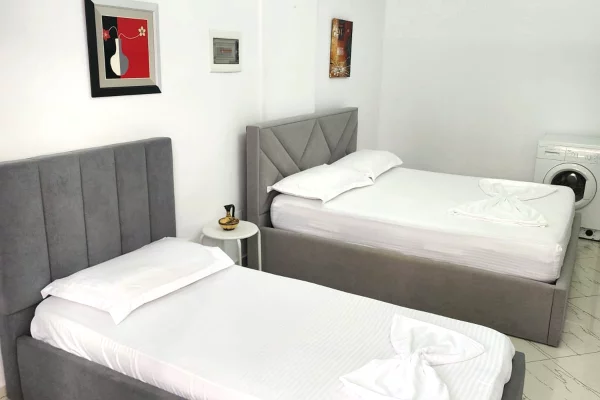 Shtepi ne shitje Apartament ne Durres, Garsoniere, Mobilimi E mobiluar, Pagesa 60,000  Euro.
