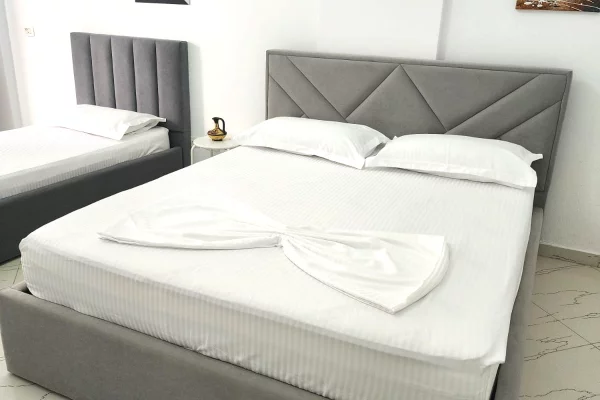 Shtepi ne shitje Apartament ne Durres, Garsoniere, Mobilimi E mobiluar, Pagesa 60,000  Euro.