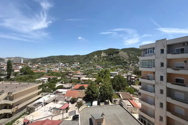 Garsoniere ne Lungomare vija e pare 