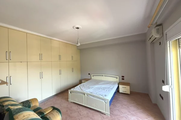 Shtepi ne shitje Apartament ne Vlore, Garsoniere, Mobilimi Pjeserisht e mobiluar, Pagesa 9,500,000  Leke.