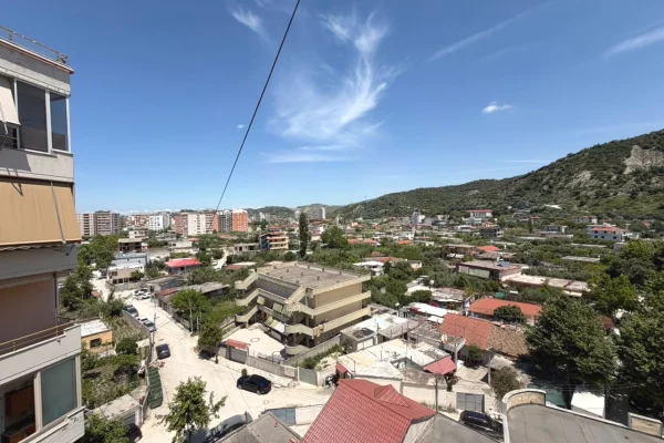 Shtepi ne shitje Apartament ne Vlore, Garsoniere, Mobilimi Pjeserisht e mobiluar, Pagesa 9,500,000  Leke.