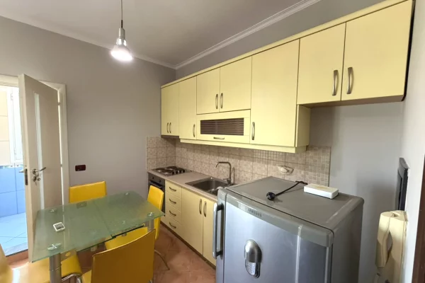 Shtepi ne shitje Apartament ne Vlore, Garsoniere, Mobilimi Pjeserisht e mobiluar, Pagesa 9,500,000  Leke.