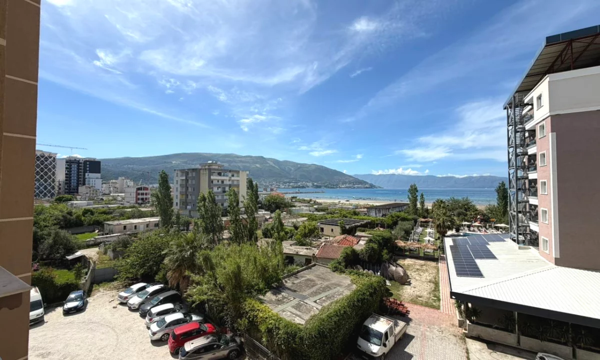 Shtepi ne shitje Apartament ne Vlore, 2+1, Mobilimi Bosh, pa mobiluar, Pagesa 220,000  Euro.