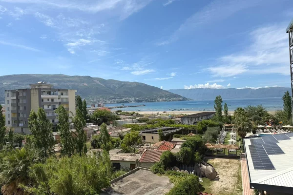 Shtepi ne shitje Apartament ne Vlore, 2+1, Mobilimi Bosh, pa mobiluar, Pagesa 220,000  Euro.