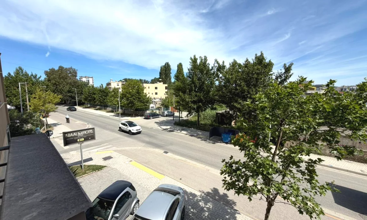 Shtepi ne shitje Apartament ne Vlore, 2+1, Mobilimi Bosh, pa mobiluar, Pagesa 164,000  Euro.