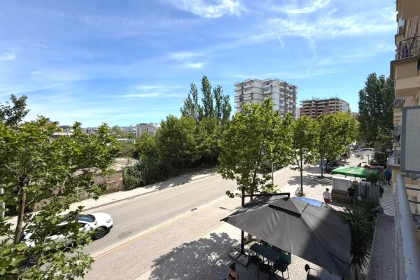 Shtepi ne shitje Apartament ne Vlore, 2+1, Mobilimi Bosh, pa mobiluar, Pagesa 164,000  Euro.