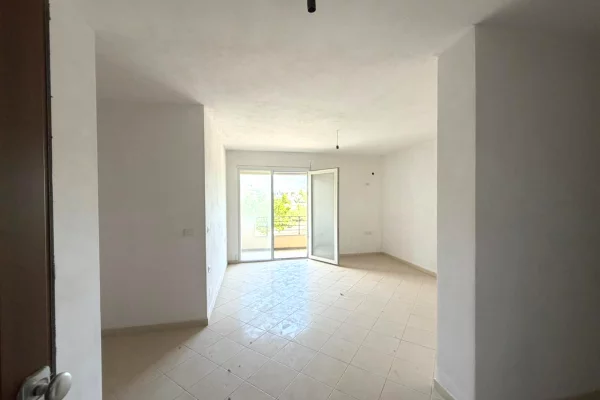 Shtepi ne shitje Apartament ne Vlore, 2+1, Mobilimi Bosh, pa mobiluar, Pagesa 164,000  Euro.