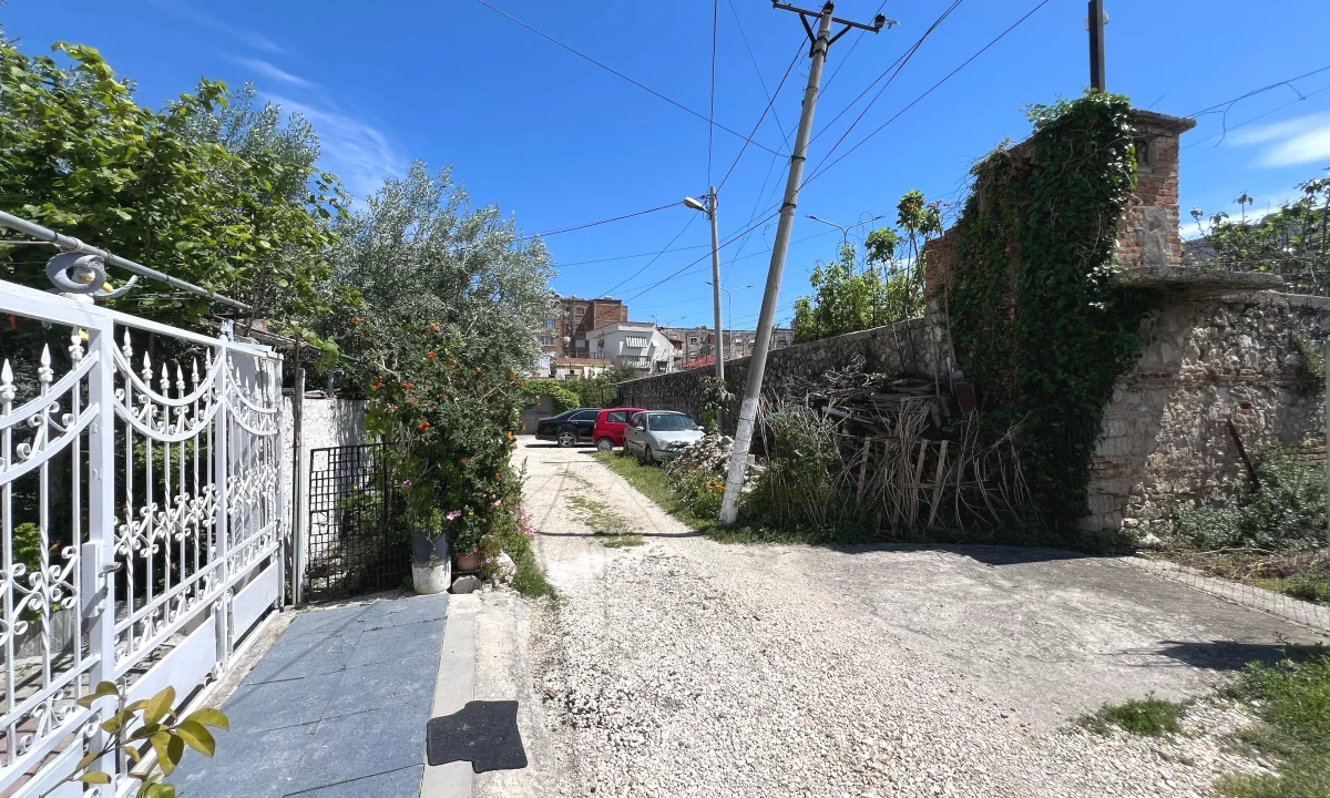Shtepi ne shitje Shtepi Private ne Vlore, 2+1, Mobilimi E mobiluar, Pagesa 152,000  Euro.